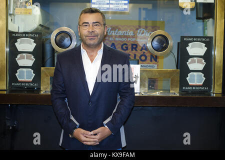 Jorge Javier Vazquez zeichen Tickets für seine neueste Show "Grandes Exitos" an der Rialto Theater bietet: Jorge Javier Vazquez Wo: Madrid, Spanien Wann: 08. Dez 2017 Credit: Oscar Gonzalez/WENN.com Stockfoto