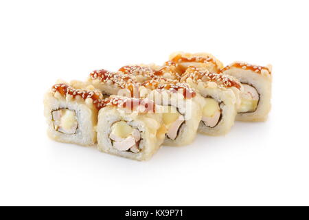 Hot Sushi Roll auf weißem Hintergrund Stockfoto