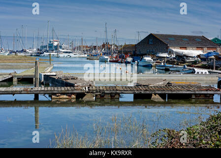 Hayles Bootswerft in Yarmouth Hafen auf der Isle of Wight in Großbritannien. Stockfoto