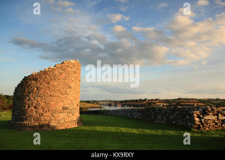 Die Klosteranlage Nendrum auf Mahee Island Blick auf Sketrick Insel und Whiterock Stockfoto