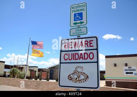 Hüten Sie sich vor klapperschlangen Zeichen am Fort craig Rastplatz auf der i 25 neue Mexiko USA Stockfoto