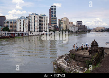 Fort und River Bank in Manila. Stockfoto