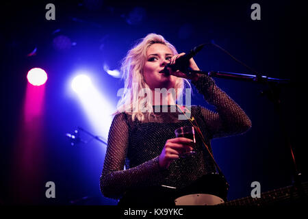 Die schottische Sängerin und Songwriterin und Musikerin Nina Nesbitt führt ein Live Konzert bei den Danish Music festival Skanderborg Festival 2014/Smukfest. Dänemark, 08.08.2014. Stockfoto