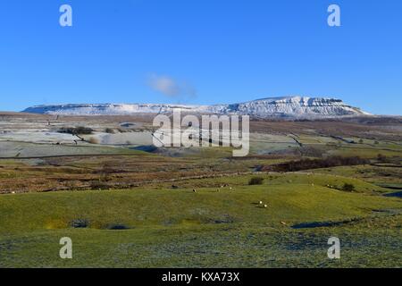 Schneebedeckten Pen-y-Gent Stockfoto