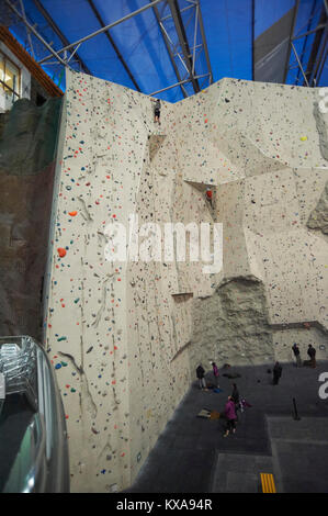 Edinburgh International Klettern Arena - Europas größte Indoor Kletterwand. Ratho, nr Edinburgh, Schottland Großbritannien GB Stockfoto