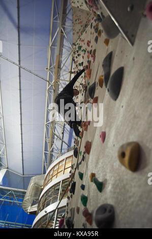 Edinburgh International Klettern Arena - Europas größte Indoor Kletterwand. Ratho, nr Edinburgh, Schottland Großbritannien GB Stockfoto