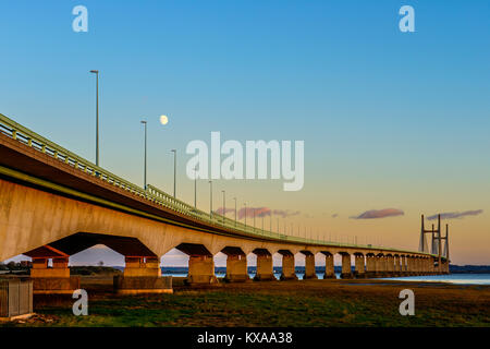 Zweite Severn Crossing aus Wales an einem Winterabend Stockfoto