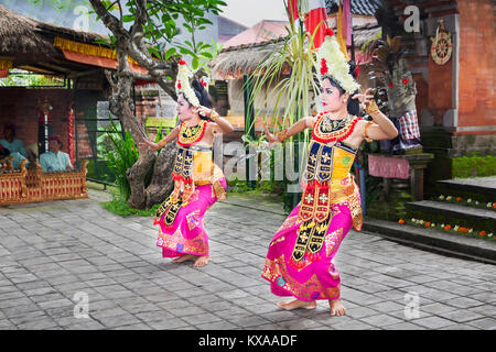 UBUD, BALI, Indonesien - 01. April: Barong Dance Show, die traditionellen balinesischen Leistung auf April 01, in Ubud, Bali, Indonesien 2011. Stockfoto