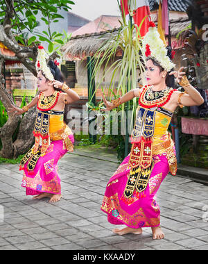 UBUD, BALI, Indonesien - 01. April: Barong Dance Show, die traditionellen balinesischen Leistung auf April 01, in Ubud, Bali, Indonesien 2011. Stockfoto