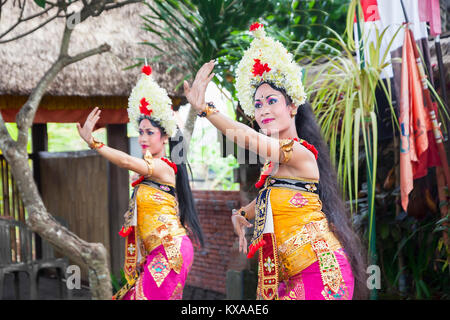 UBUD, BALI, Indonesien - 01. April: Barong Dance Show, die traditionellen balinesischen Leistung auf April 01, in Ubud, Bali, Indonesien 2011. Stockfoto