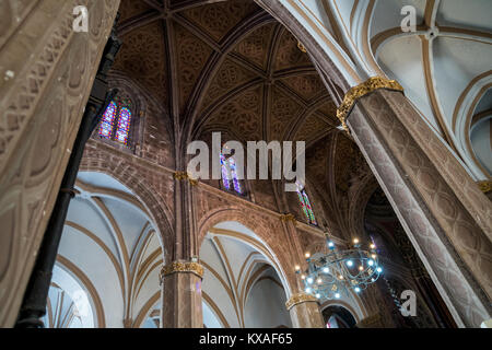 Innenraum der Kirche Santa María de La Mesa in Utrera, Provinz Sevilla, Spanien Stockfoto