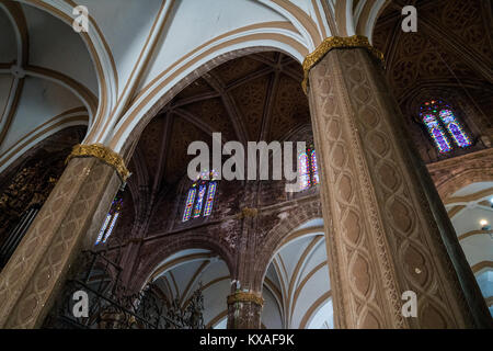 Innenraum der Kirche Santa María de La Mesa in Utrera, Provinz Sevilla, Spanien Stockfoto