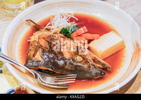 Japanische Küche / Dampf Saba Fish Head mit Sojasauce. Stockfoto