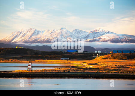 Martial Gebirge in der Dämmerung das Licht in der Stadt von Ushuaia, Feuerland, Argentinien Stockfoto