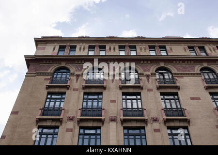 Blick auf die Altstadt, historische, typischen Gebäude in Nisantasi Viertel von Istanbul. Das Bild spiegelt die architektonischen Stil des frühen 20. Jahrhunderts. Stockfoto