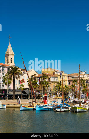 Port mit historischen Fischerboote, Sanary-sur-Mer, Provence-Alpes-Côte d'Azur, Frankreich Stockfoto