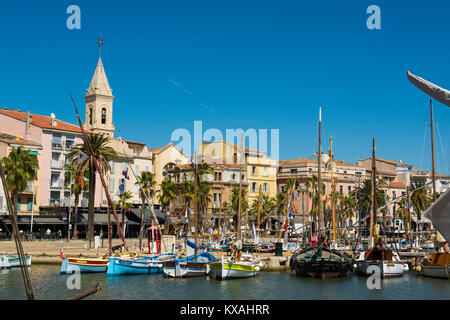 Port mit historischen Fischerboote, Sanary-sur-Mer, Provence-Alpes-Côte d'Azur, Frankreich Stockfoto