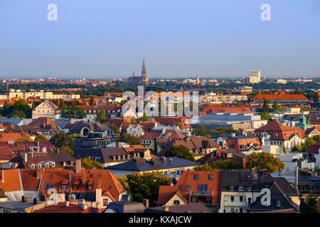 Blick von der Paulskirche in südöstlicher Richtung, Ludwigsvorstadt-Isarvorstadt, in der Heilig Kreuz Kirche in Giesing, München Stockfoto