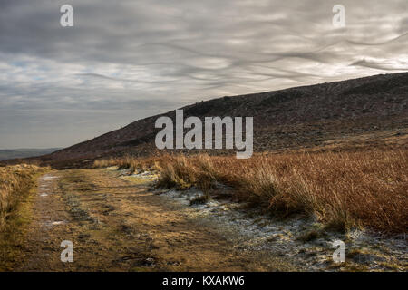 Ilkley, West Yorkshire, UK. 8 Jan, 2018. UK Wetter: ungewöhnliche Welle Formationen in den Wolken, denn das Wetter ändert sich über Wharfedale auf Ilkley Moor zur Mittagszeit. Quelle: Rebecca Cole/Alamy leben Nachrichten Stockfoto