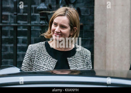 London, Großbritannien. 8. Januar, 2018. Amber Rudd MP Blätter Downing Street 10, nachdem er als Minister für die Home Abteilung bestätigt Bei einer Kabinettsumbildung von Premierminister Theresa May. Credit: Mark Kerrison/Alamy leben Nachrichten Stockfoto