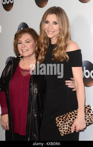 Pasadena, USA. 8 Jan, 2018. Roseanne Barr, Sarah Chalke bei Disney ABC Television Gruppe der TCA Winter Press Tour 2018 im Langham Hotel in Pasadena, Kalifornien am 8. Januar 2018. Quelle: David Edwards/Medien Punch/Alamy leben Nachrichten Stockfoto