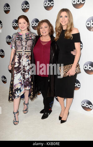 Pasadena, USA. 8 Jan, 2018. Emma Kenney, Roseanne Barr, Sarah Chalke bei Disney ABC Television Gruppe der TCA Winter Press Tour 2018 im Langham Hotel in Pasadena, Kalifornien am 8. Januar 2018. Quelle: David Edwards/Medien Punch/Alamy leben Nachrichten Stockfoto