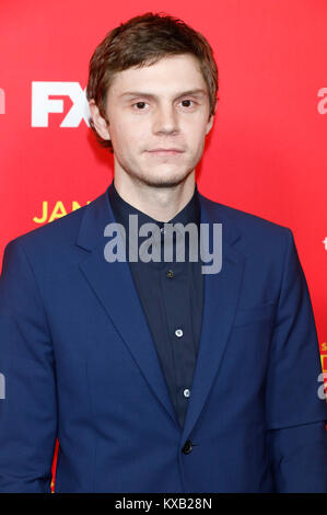 Los Angeles, USA. 08 Jan, 2018. Evan Peters nimmt "Die Ermordung von Gianni Versace: American Crime Story" Premiere ArcLight Hollywood am 8. Januar 2018 in Hollywood, Kalifornien. Credit: Geisler-Fotopress/Alamy leben Nachrichten Stockfoto