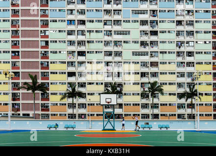 Hong Kong, Hong Kong SAR, China. 15 Sep, 2017. HONG KONG SAR, China. AUGUST, 8, 2016: Choi Hung Estate, einem der ältesten öffentlichen Wohnsiedlungen in Hongkong. Es ist in der Wong Tai Sin Bezirk von Kowloon. Hong Kong. Blick von sheung Yee Straße. Credit: Jayne Russell/ZUMA Draht/Alamy leben Nachrichten Stockfoto