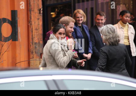 London, Großbritannien. 9 Jan, 2018. Prinz Harry und Meghan Markle besuchen Reprezent Radio im POP Brixton zu sehen Arbeit, die getan wird, Messer, Kriminalität zu bekämpfen und Jugend Gemeinschaft in London eine Zukunft in Radio und Medien geben, Foto foto Credit: Lorna Roberts/Alamy leben Nachrichten Stockfoto