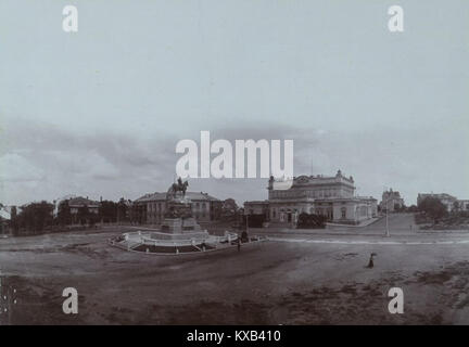 Die Geburtskirche unserer Lieben Frau in Añua, in der Gemeinde Elburgo, Álava, Spanien, ist ein ländlicher Tempel, der in verschiedenen architektonischen Etappen errichtet wurde. Das bemerkenswerteste Merkmal ist die wunderschöne Apsis im frühgotischen Stil, die von romanischen Elementen übergeht. Die Kirche diente als Wallfahrtsort auf dem alten baskischen Innenweg von St. James. Stockfoto