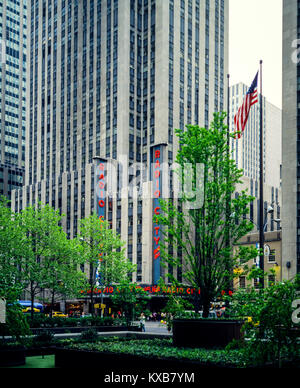 New York 1980s, Radio City Music Hall Building, Avenue of the Americas, 6. Avenue, Manhattan, New York City, NYC, NY, USA, Stockfoto