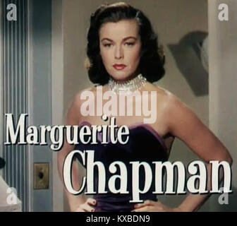 Ein Standbild aus dem 1952 erschienenen Trailer Bloodhounds of Broadway mit der US-amerikanischen Schauspielerin Marguerite Chapman. Das Bild unterstreicht ihre Rolle im Film und spiegelt den filmischen Stil der Hollywood-Produktionen der frühen 1950er Jahre wider. Stockfoto