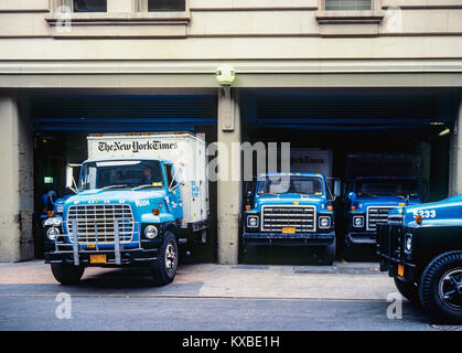 New York 1980s, The New York Times Zeitung Delivery Trucks Garage, 229 West 43. Street, Manhattan, New York City, NY, NYC, USA, Stockfoto