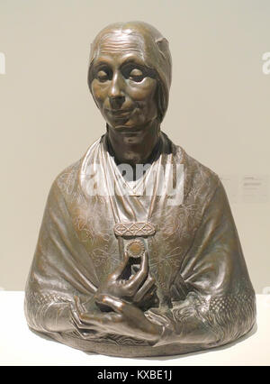 Bronzeskulptur „Maria der Zigeuner“ des spanischen Bildhauers Julio Antonio, geschaffen 1908, ausgestellt im Museo Nacional Centro de Arte Reina Sofía, die spanische Skulptur des frühen 20. Jahrhunderts darstellt. Stockfoto