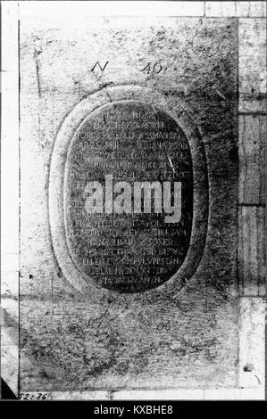 Die Kathedrale im Zentrum von Skara, Schweden, bekannt als Skara domkyrka (der Heiligen Maria geweiht), stammt aus dem 11. Jahrhundert. Das heutige gotische Erscheinungsbild entwickelte sich im 13. Und 14. Jahrhundert und umfasst eine mittelalterliche Krypta und Buntglasfenster von Bo Beskow. Stockfoto