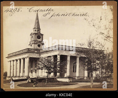 Ein Foto aus dem 19. Jahrhundert der St. John’s Church in Kalkutta, Indien, aufgenommen von Francis Frith. Das Bild fängt die neoklassizistische Architektur einer der ältesten Kirchen Kalkuttas ein und unterstreicht deren historische und koloniale Bedeutung. Stockfoto