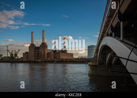 Battersea Power Station aus über die Themse, London, Vereinigtes Königreich Stockfoto