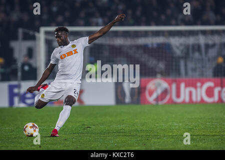 23. November 2017, Partizan Stadion, Serbien, Belgrad; Defender Kassim Adams Nuhu der jungen Jungen bereitet die Kugel zu Kreuz Stockfoto