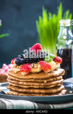 Feiern Pancake Day oder Faschingsdienstag mit perfekten Pfannkuchen Stockfoto