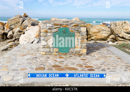 Ein Schild am Kap Algulhas, die südlichste Spitze von Südafrika. Stockfoto