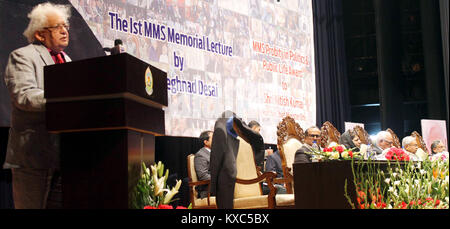 Jammu, Indien. 08 Jan, 2018. Wirtschaftswissenschaftler, Autor und Britische Indischer Politiker, Lord Meghnad Desai und Bihar Chief Minister Nitish Kumar Besuche und liefert erste Mufti Mohammed Sayeed Memorial Lecture auf der zweiten Todestages des ehemaligen Ministerpräsidenten und Völker Demokratische Partei (PDP) Gründer Mufti Mohammed Sayeed in Jammu. Credit: Shilpa Thakur/Pacific Press/Alamy leben Nachrichten Stockfoto