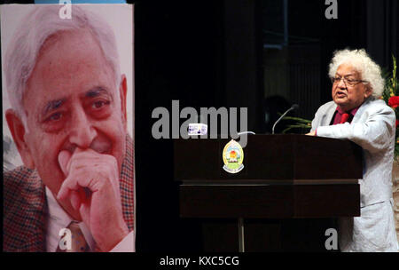 Jammu, Indien. 08 Jan, 2018. Wirtschaftswissenschaftler, Autor und Britische Indischer Politiker, Lord Meghnad Desai und Bihar Chief Minister Nitish Kumar Besuche und liefert erste Mufti Mohammed Sayeed Memorial Lecture auf der zweiten Todestages des ehemaligen Ministerpräsidenten und Völker Demokratische Partei (PDP) Gründer Mufti Mohammed Sayeed in Jammu. Credit: Shilpa Thakur/Pacific Press/Alamy leben Nachrichten Stockfoto