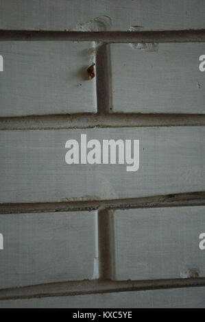 White Brick Wall Closeup, vertikaler Stockfoto