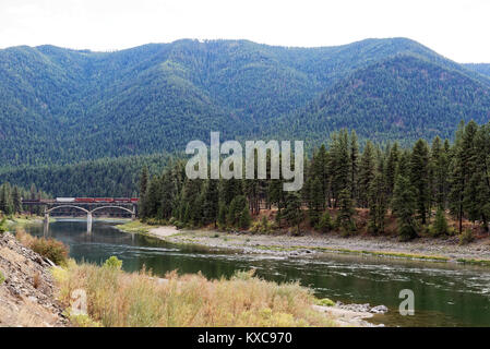 Scenic Highway in Richtung der National Bison Range, Montana Stockfoto