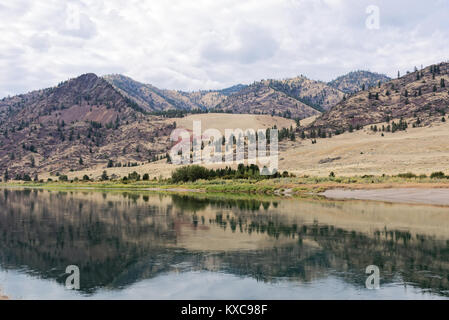 Flathead River entlang MT-200 in Montana Stockfoto