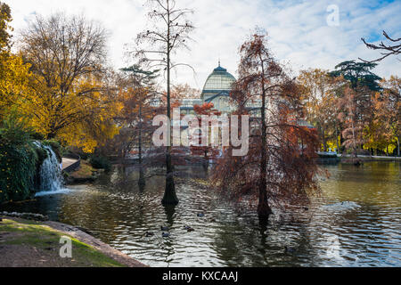 Spanien, Madrid, Retiro Park erstellt im siebzehnten Jahrhundert, die Crystal Palace im Jahre 1887 von Ricardo Velázquez Bosco entworfen Stockfoto