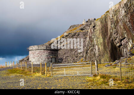 Luftauslass für Turbinen im Wasserkraftwerk Electric Mountain in Dinorwic-Schieferbruch auf Elidir Fawr. Dinorwig Llanberis Gwynedd Wales UK Stockfoto