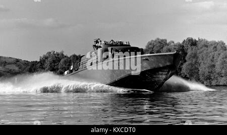 AJAXNETPHOTO. 1971. SEINE, Frankreich. - 38 Knoten nach LE HAVRE - HMS SABRE REISE NACH PARIS - P275 am MCP AUF DER SEINE. Fotos: COPYRIGHT JONATHAN EASTLAND REF.: RX 7151204 66 Stockfoto