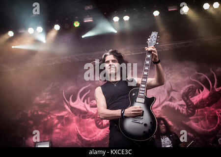 Die amerikanische Trash Metal Band Testament führt ein Live Konzert in der dänischen Heavy Metal Festival Copenhell 2013 in Kopenhagen. Testament wird oft als eine der beliebtesten Bands der 80er Jahre Thrash Metal Szene und hier Gitarrist Alex Skolnick wird dargestellt auf der Bühne gutgeschrieben. Dänemark 15/06 2013. Stockfoto