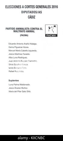 An den Parlamentswahlen in Spanien 2016 in Cádiz ist die PACMA-Partei beteiligt, die die politische Beteiligung und die Wahlpraktiken in Spanien während des Wahlprozesses widerspiegelt. Sie dokumentiert einen Moment des demokratischen Engagements in der spanischen Politik. Stockfoto